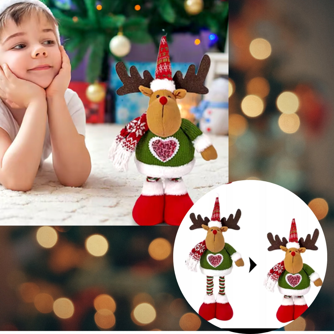 Renifer w zielonym swetrze z ozdobnym sercem, świąteczna figurka stojąca do dekoracji wnętrz i aranżacji bożonarodzeniowych.